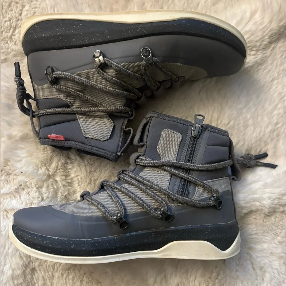 SKYE The Stnley Raincity / Grey Waterproof Vegan Sneaker Boot Size: 8